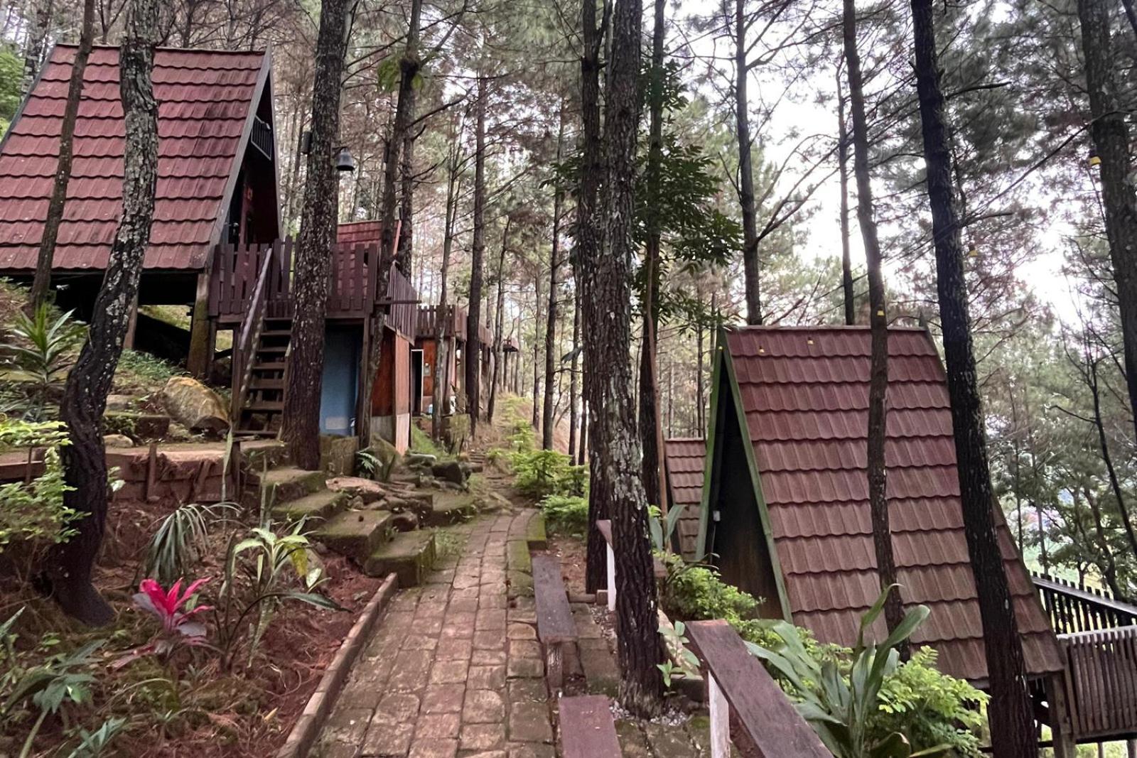 Alas Pacet By Twospaces, Mojokerto エクステリア 写真